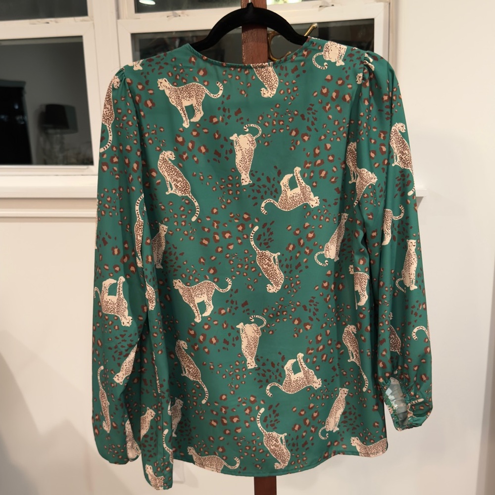 Cotton Bleu Oversized Small Green Leopard Blouse Boutique Preppy Chic  Bougie - Picture 4 of 8